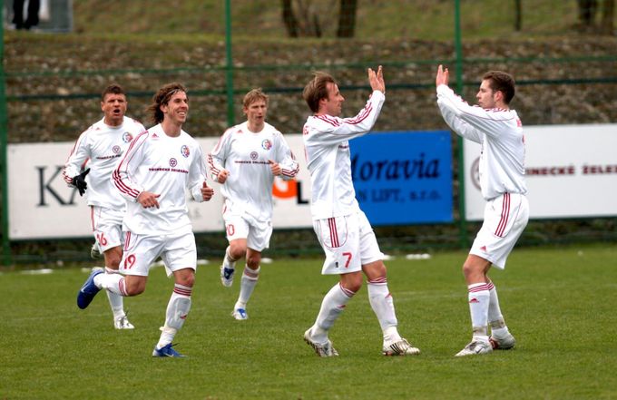 Třinec si poradil s Čáslaví, ligu vede Vlašim Třinec si poradil s Čáslaví, ligu vede Vlašim