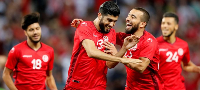 Slavící fotbalisté Tuniska