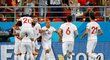 Tunisan Wahbi Khazri slaví se spoluhráči gól do sítě Panamy