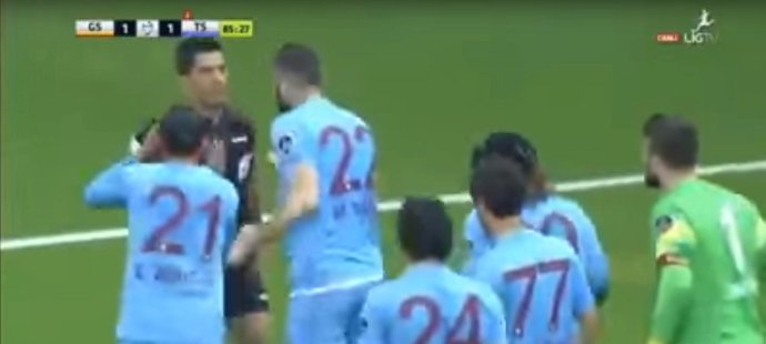 Dramatické chvíle v utkání turecké fotbalové ligy