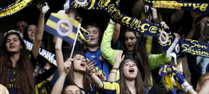 Na stadionu Fenerbahce vládla skvělá atmosféra i bez mužských fanoušků