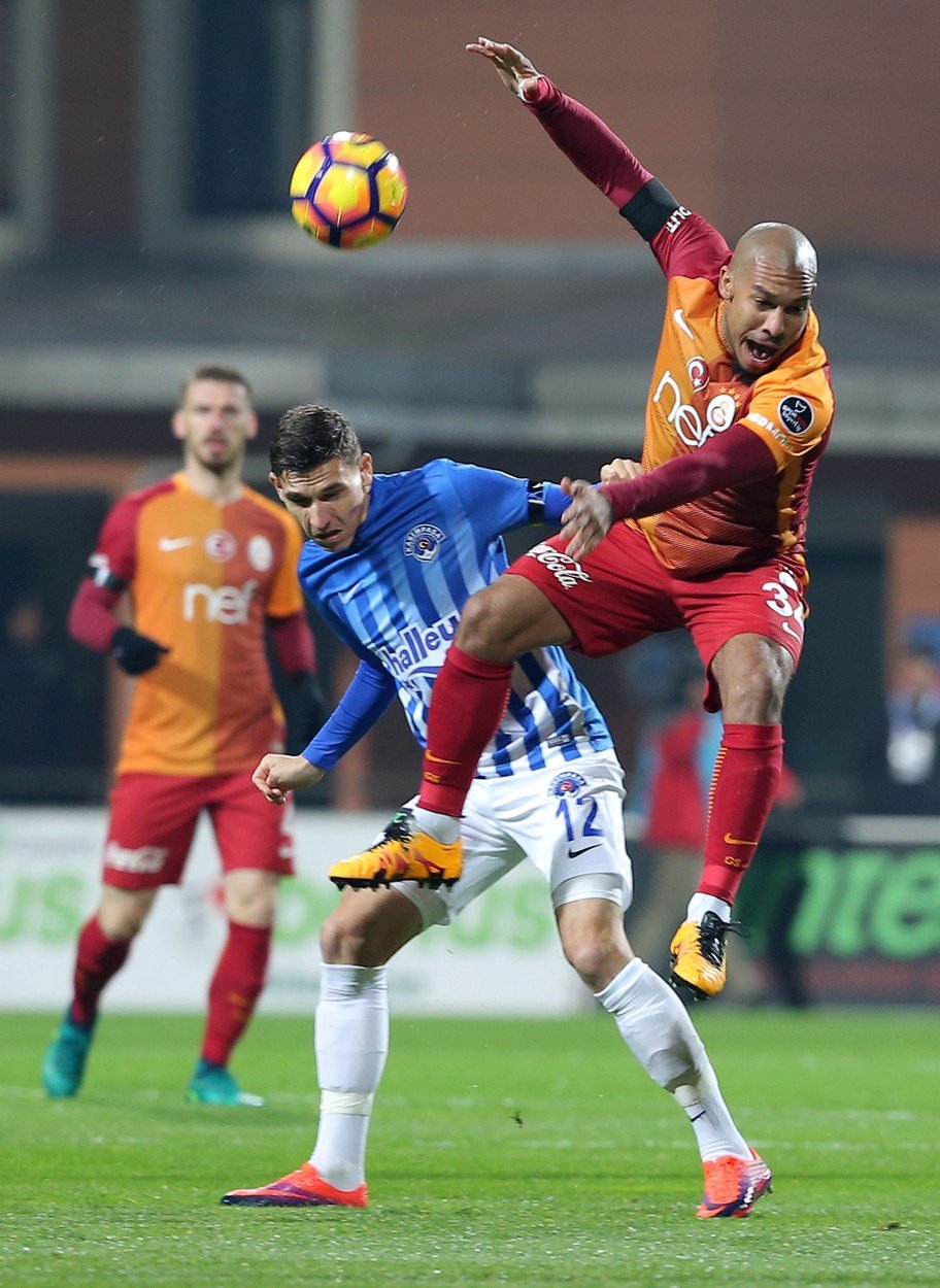 David Pavelka v zápase s Galatasarayem
