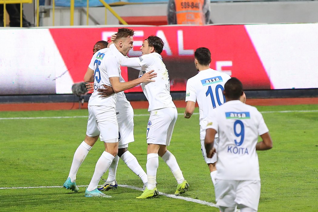 Český obránce Tomáš Břečka přispěl gólem k výhře Kasimpasy 2:0 nad Denizlisporem