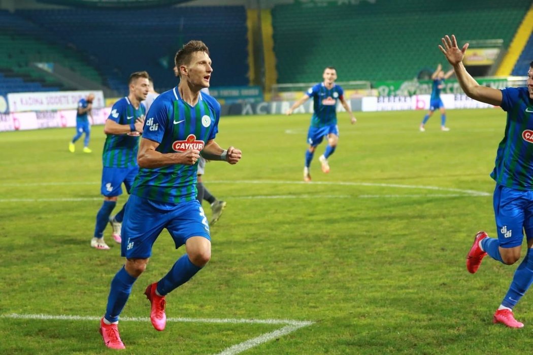 Milan Škoda se raduje ze vstřelené branky proti týmu Yeni Malatyaspor.