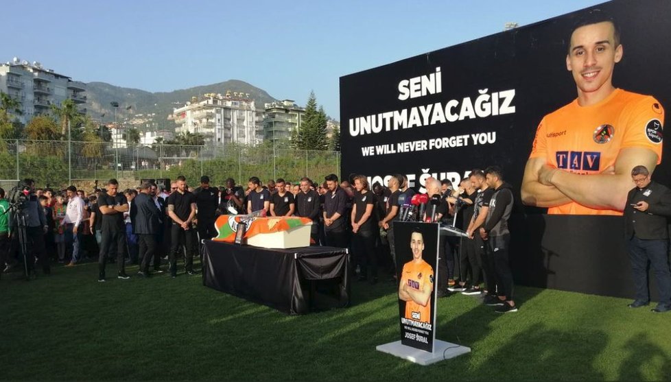 Turecký Alanyaspor se rozloučil s tragicky zesnulým Josefem Šuralem