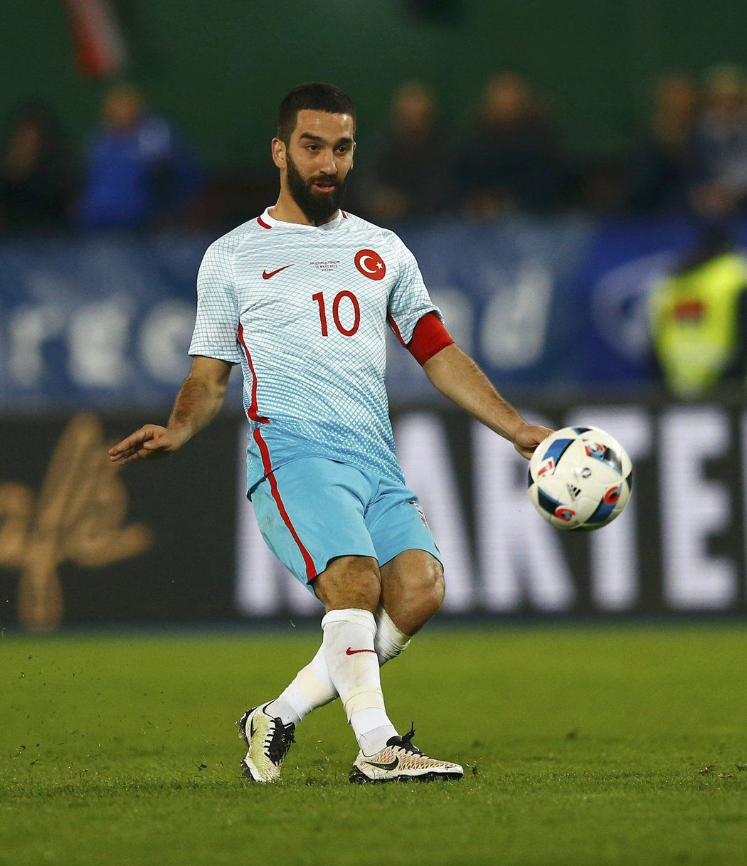 Arda Turan v dresu Turecka