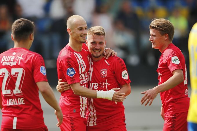 Češi z Twente se podíleli na postupu do finále o KL, Černý dvakrát asistoval Češi z Twente se podíleli na postupu do finále o KL, Černý dvakrát asistoval