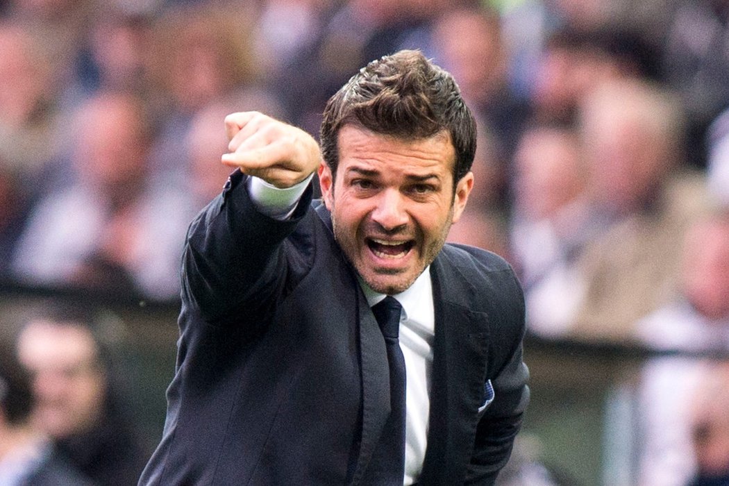 Italský trenér Andrea Stramaccioni na lavičce Udine