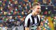 Český záložník Jakub Jankto se raduje z branky Udinese