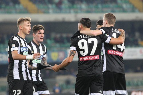 Fotbalisté Udinese vydřeli bod díky vlastnímu gólu hráče Verony. Brance však předcházela akce Jakuba Jankta