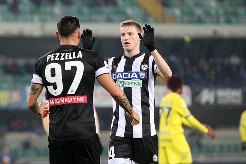 Fotbalisté Udinese vydřeli bod díky vlastnímu gólu hráče Verony. Brance však předcházela akce Jakuba Jankta