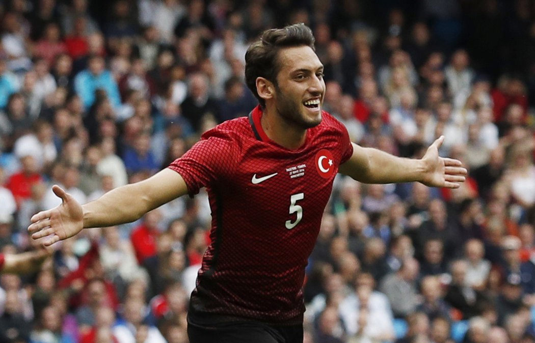 13. Hakan Calhanoglu (Turecko, záložník, Bayer Leverkusen)