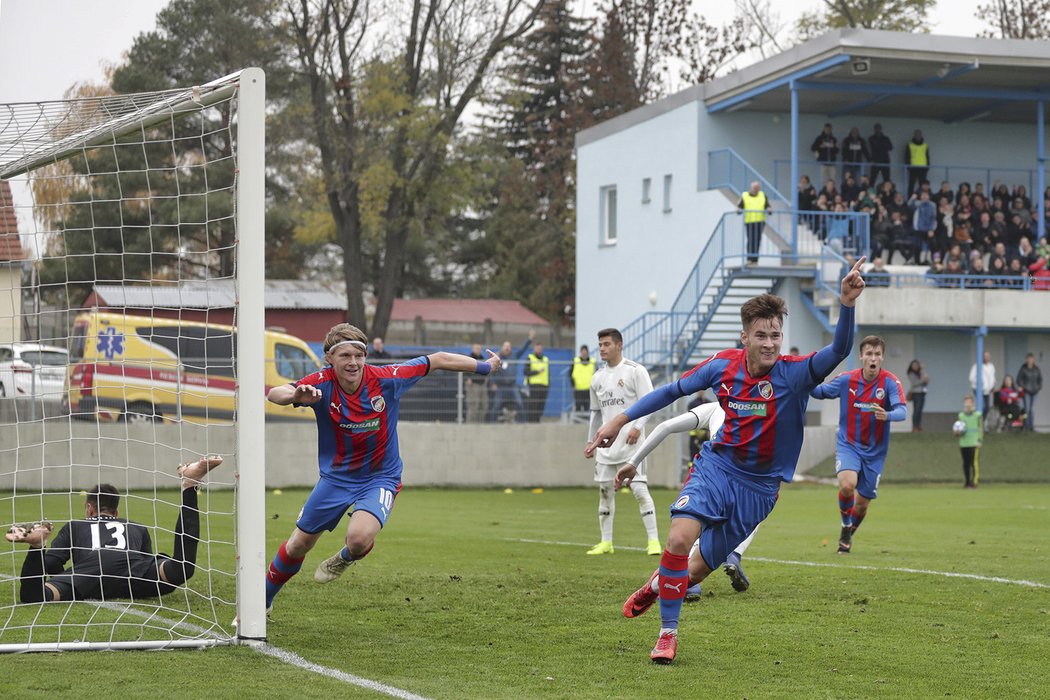 Plzeňský Tomáš Arzberger se raduje z gólu do sítě Realu Madrid