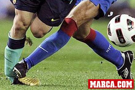 Takhle tvrdě fauloval Ujfaluši Messiho Takhle tvrdě fauloval Ujfaluši Messiho