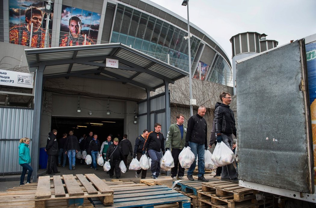 Stadion Šachtaru slouží jako centrum humanitární pomoci