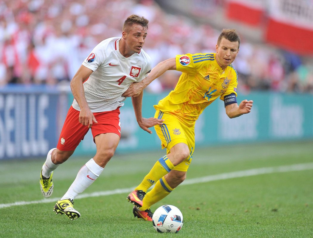 Zkušený ukrajinský středopolař Ruslan Rotaň nastoupil na EURO 2016 ve Francii v posledním utkání proti Polsku jako kapitán