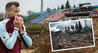 Zločin i proti fotbalu... Stadion, kde začínal Součkův parťák, je v troskách