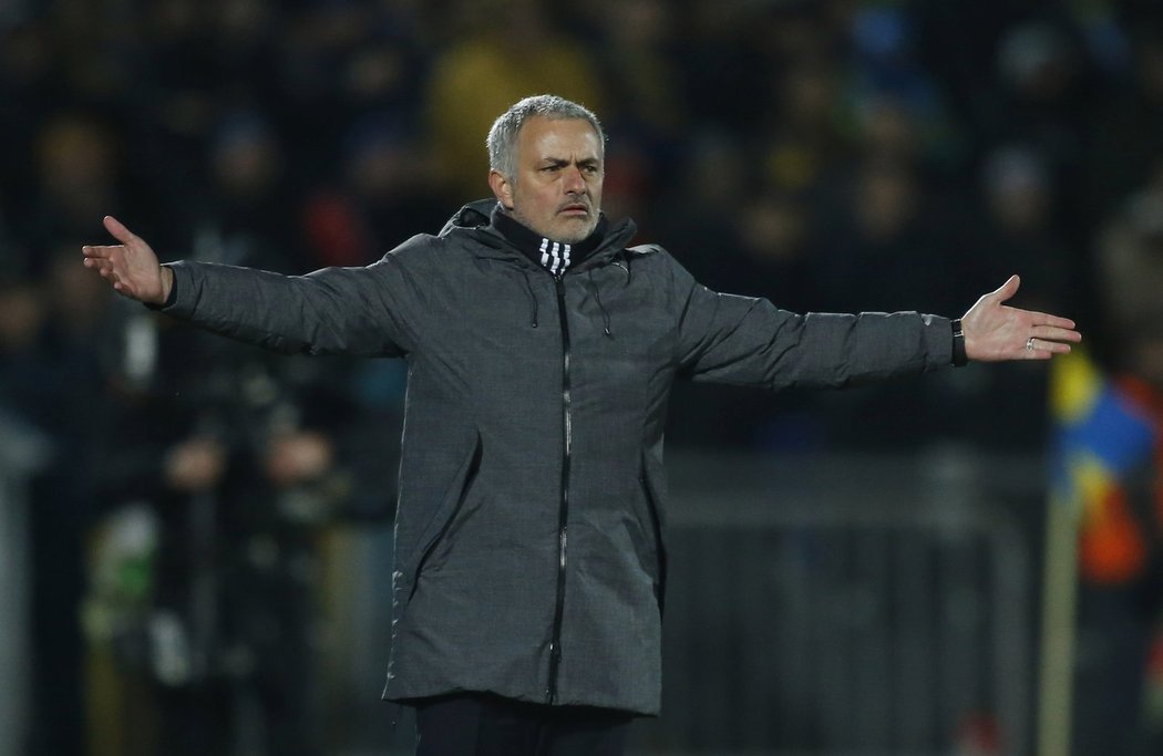 José Mourinho během duelu s Rostovem