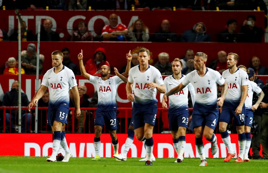 Radost hráčů Tottenhamu po vstřelené brance do sítě United