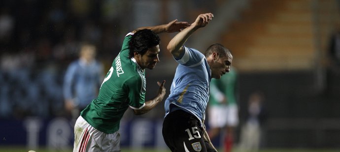 Fotbalisté Uruguaye porazili v základní skupině Mexiko, ve čtvrtfinále Copy Ameriky narazí na domácí Argentinu