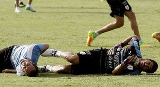 Suárez narazil! Hvězda si hrála na brankáře a skončila v bolestech
