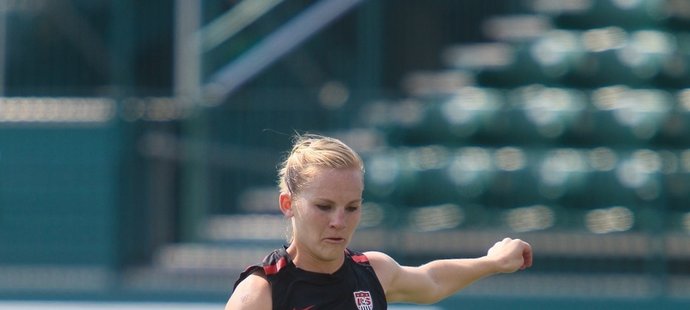 10. Amy Rodriguez. A-Rod, jak Amy nazývají fanoušci i komentátoři, je útočnice americké reprezentace, se kterou získala na olympiádě v Londýně svou druhou zlatou medaili. V národním týmu odehrála 102 zápasů, ve kterých nastřílela 26 gólů – stejně tolik jí je let. Nedávno se jí narodilo dítě.