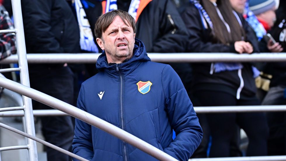 Majitel Baníku Václav Brabec sleduje utkání se Spartou