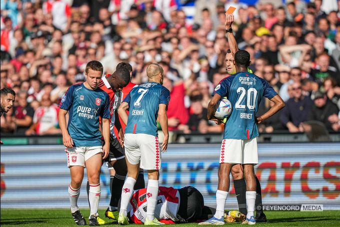Těžký zápas pro Černého: první červená v kariéře, Hancko ji potrestal gólem Těžký zápas pro Černého: první červená v kariéře, Hancko ji potrestal gólem