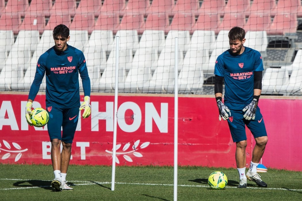 Tomáš Vaclík a Jasín Bunú na tréninku Sevilly