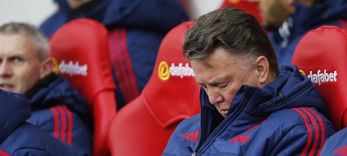 Zklamaný trenér Manchesteru United Louis van Gaal