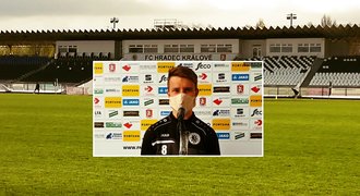 Hradec ukázal, jak trénuje na hřišti. Na stadionu jen tři dvojice, sprcha doma