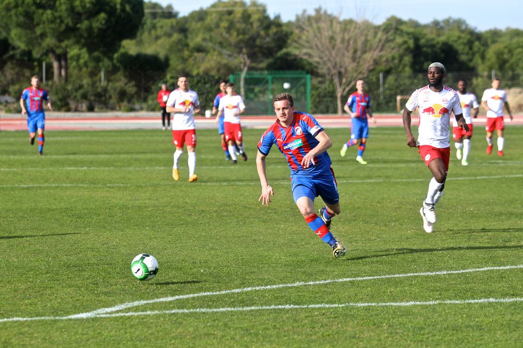 Plzeňský záložník Jan Kopic v přípravném utkání s RB Salcburk