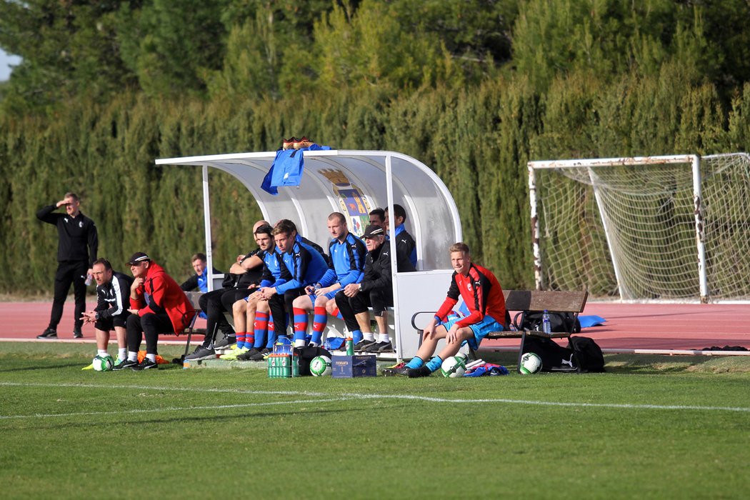 Náhradníci na plzeňské střídačce v přípravném zápase s RB Salcburk