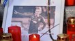 Zapálené svíčky na památku zesnulého explzeňského hráče Františka Rajtorala