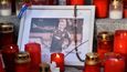 Zapálené svíčky na památku zesnulého explzeňského hráče Františka Rajtorala