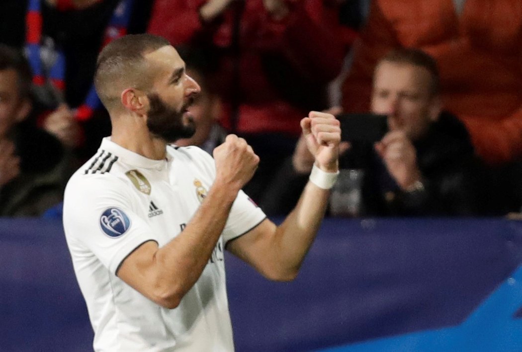 Karim Benzema slaví první gól do sítě Plzně