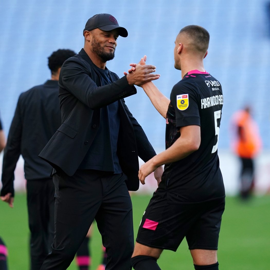 Vincent Kompany buduje dobré trenérské jméno v Burnley