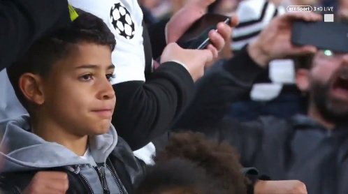 Ronaldův syn Cristiano Junior na tribuně Juventusu