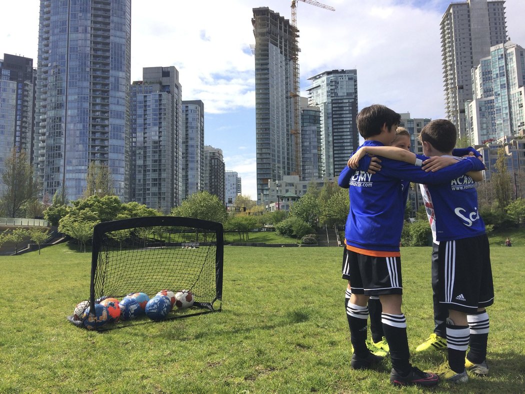 Začátky Volf Soccer Academy byly těžké, kluci trénovali ve vancouverském parku