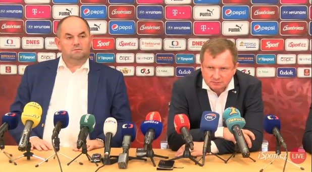 Miroslav Pelta a Pavel Vrba na tiskové konferenci