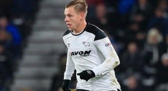 Vydra nedal penaltu a Derby podlehlo poslednímu s dalším Čechem