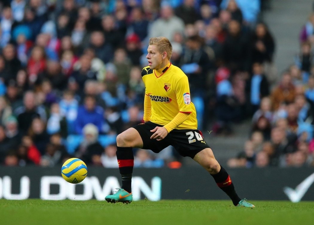 Matěj Vydra v utkání proti Manchesteru City. Mladý útočník chytl v Anglii životní formu, je nejlepším střelcem Watfordu