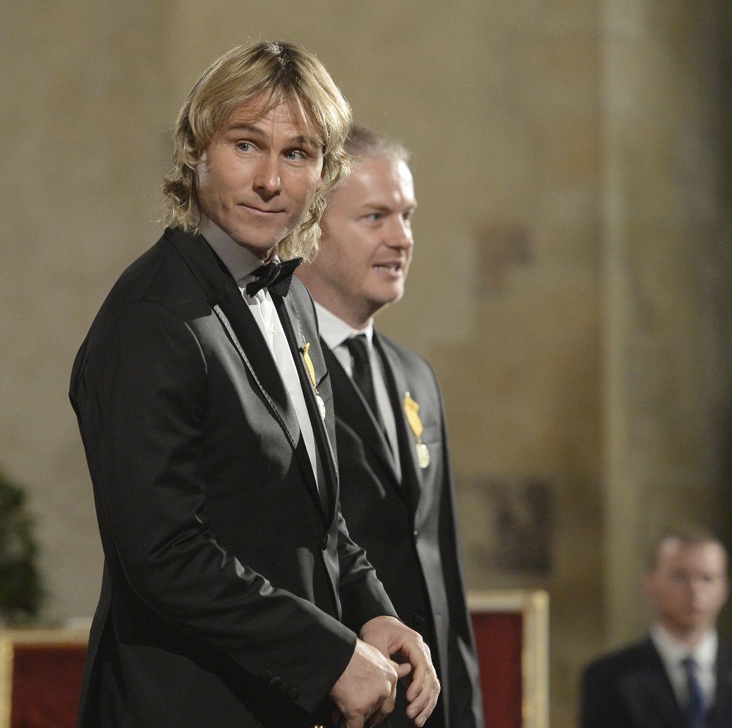 Fotbalista Pavel Nedvěd při slavnostním ceremoniálu na Pražském hradě