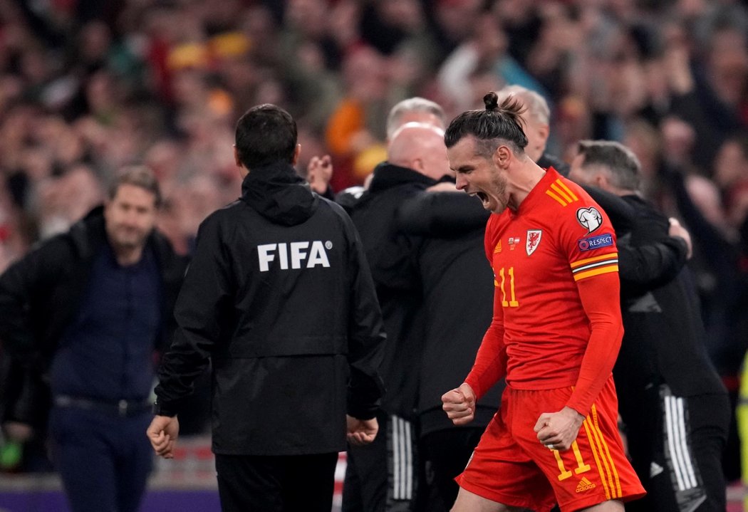 Velšský kapitán Gareth Bale během baráže o šampionát v Kataru proti Rakousku, kdy vstřelil dvě branky