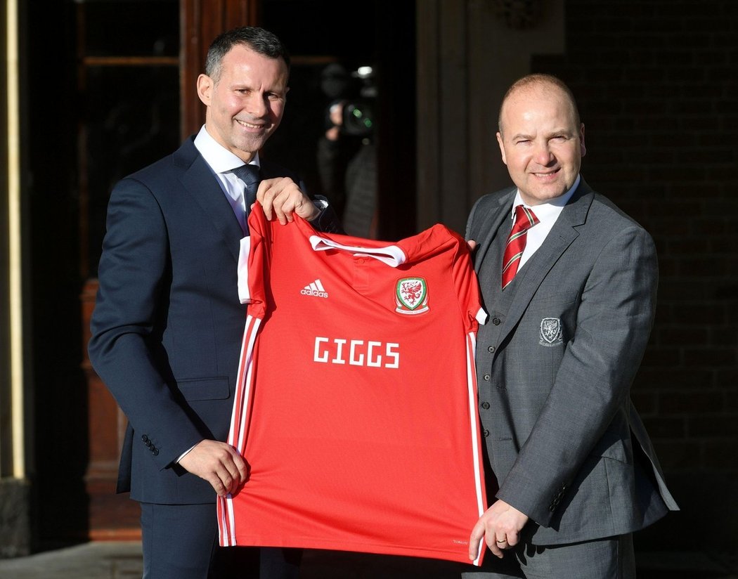 Ryan Giggs ve chvíli, kdy se stal trenérem Walesu