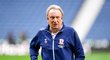 Bývalý kouč Neil Warnock, kterého jeho někdejší svěřenec obvinil z toho, že po něm chtěl peníze výměnou za místo v sestavě