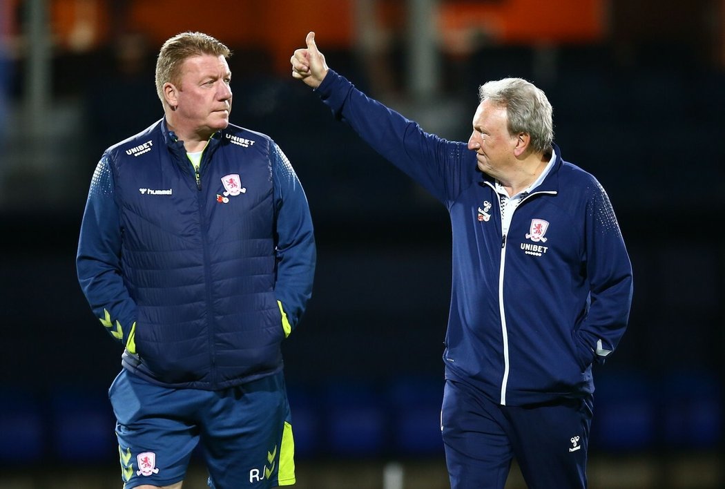 Bývalý kouč Neil Warnock, kterého jeho někdejší svěřenec obvinil z toho, že po něm chtěl peníze výměnou za místo v sestavě