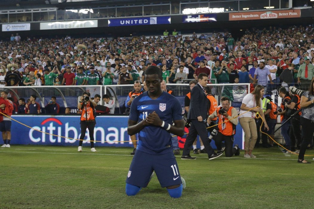 Timothy Weah reprezentuje jako mladý, nadějný útočník USA, kde se narodil