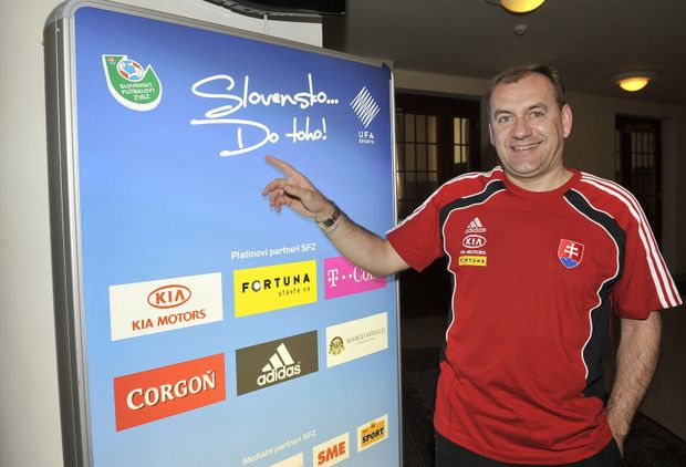 Vladimír Weiss na soustředění slovenského týmu v Piešťanech Vladimír Weiss na soustředění slovenského týmu v Piešťanech