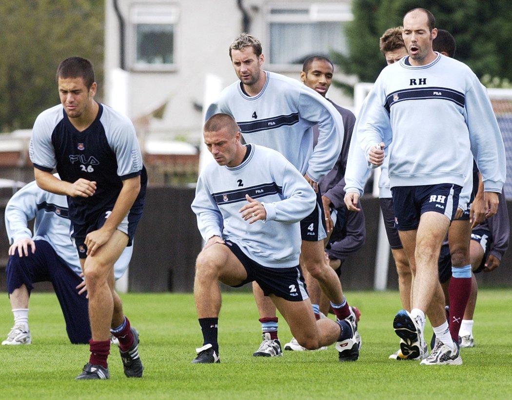 Deník Sport v roce 2002 navštívil Tomáše Řepku v době, kdy působil jako obránce West Hamu